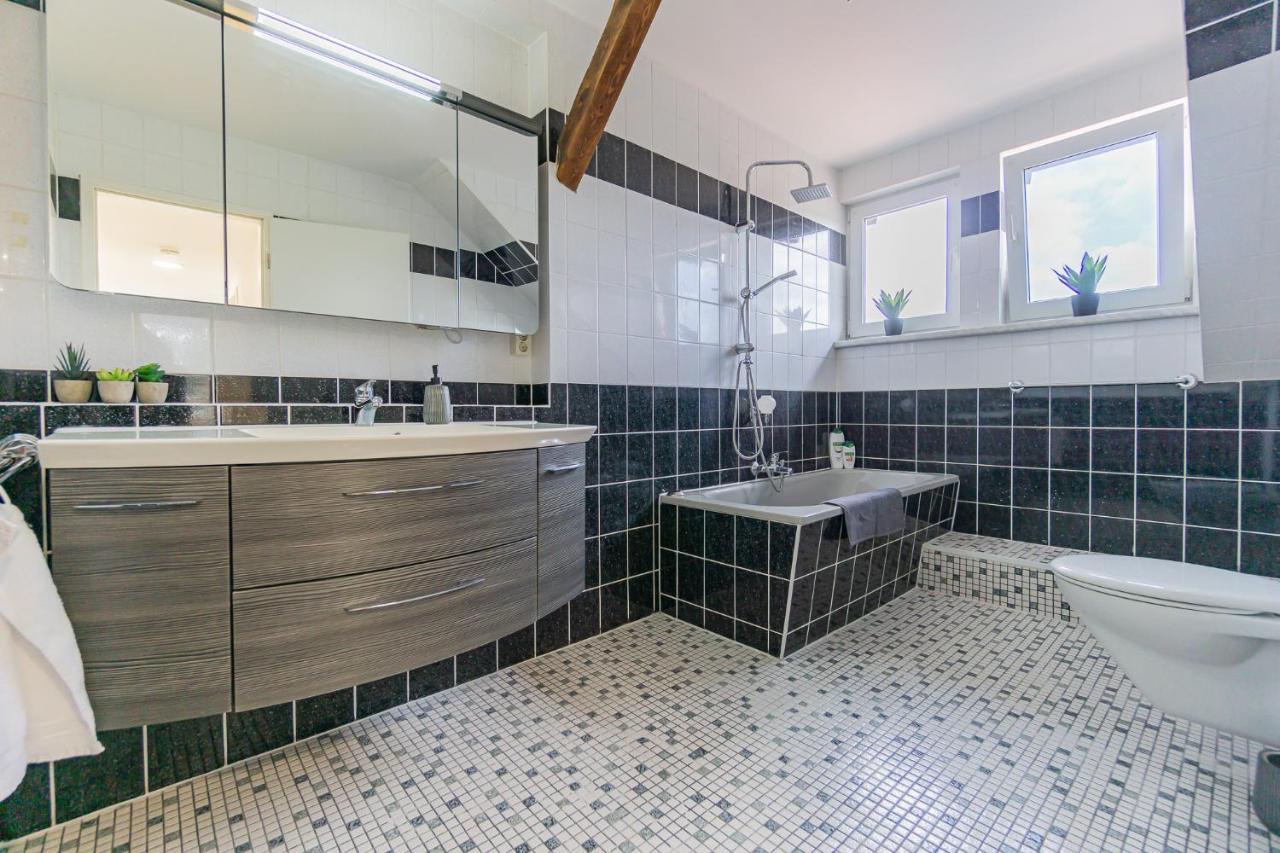 Apartment Lausitz-apartment, 80m2, Waschtrockner, 2 X Parkplätze, Küche, Netflix Cottbus